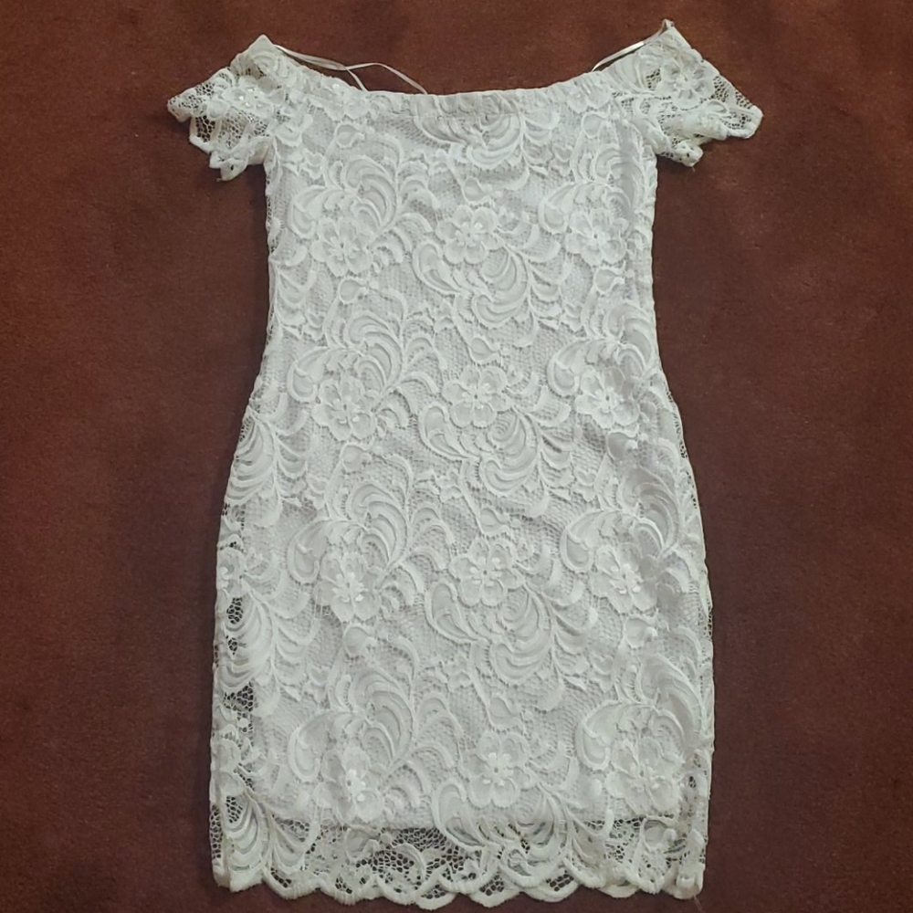 NWOT Off-Shoulder White Lace dress - Picture 6 of 6
